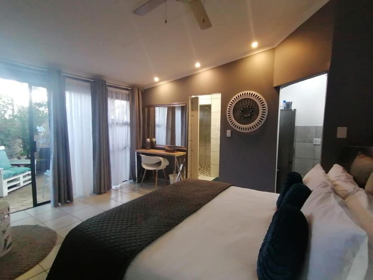 Roxy'S Rest Guest House バンダービールパーク エクステリア 写真